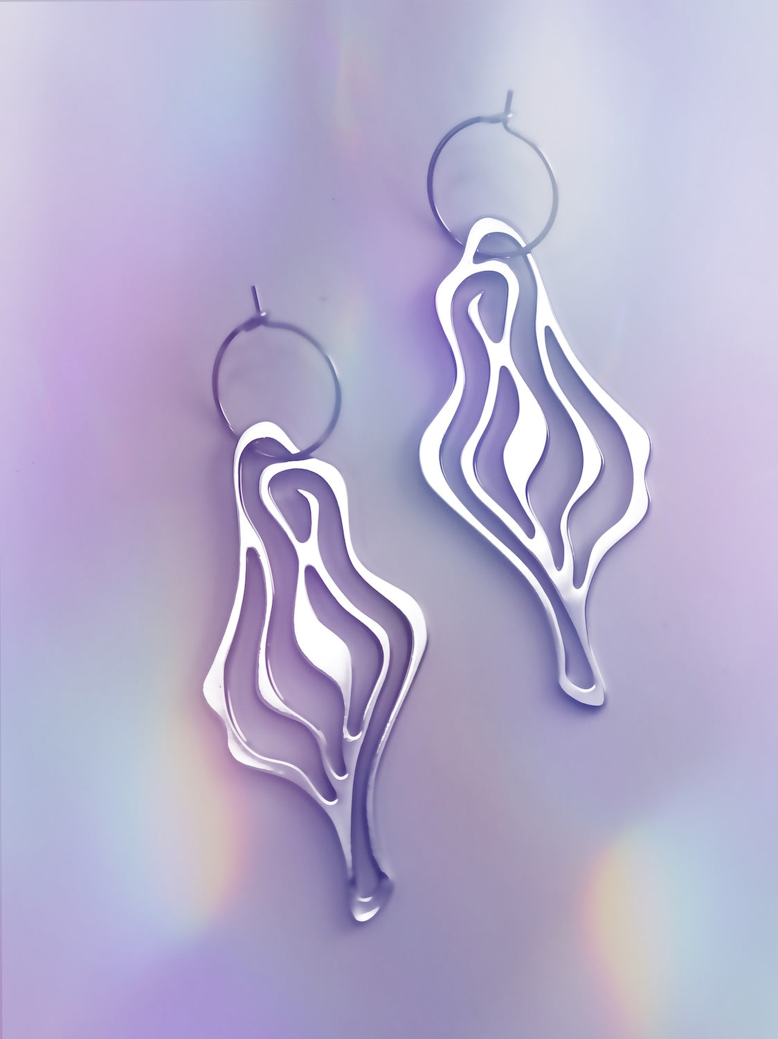 The big sister of the mini VULVA ear dangle – a spirited statement embracing femininity. 5.5 cm, galvanized brass with hypoallergenic surgical steel loops. Made in Italy.