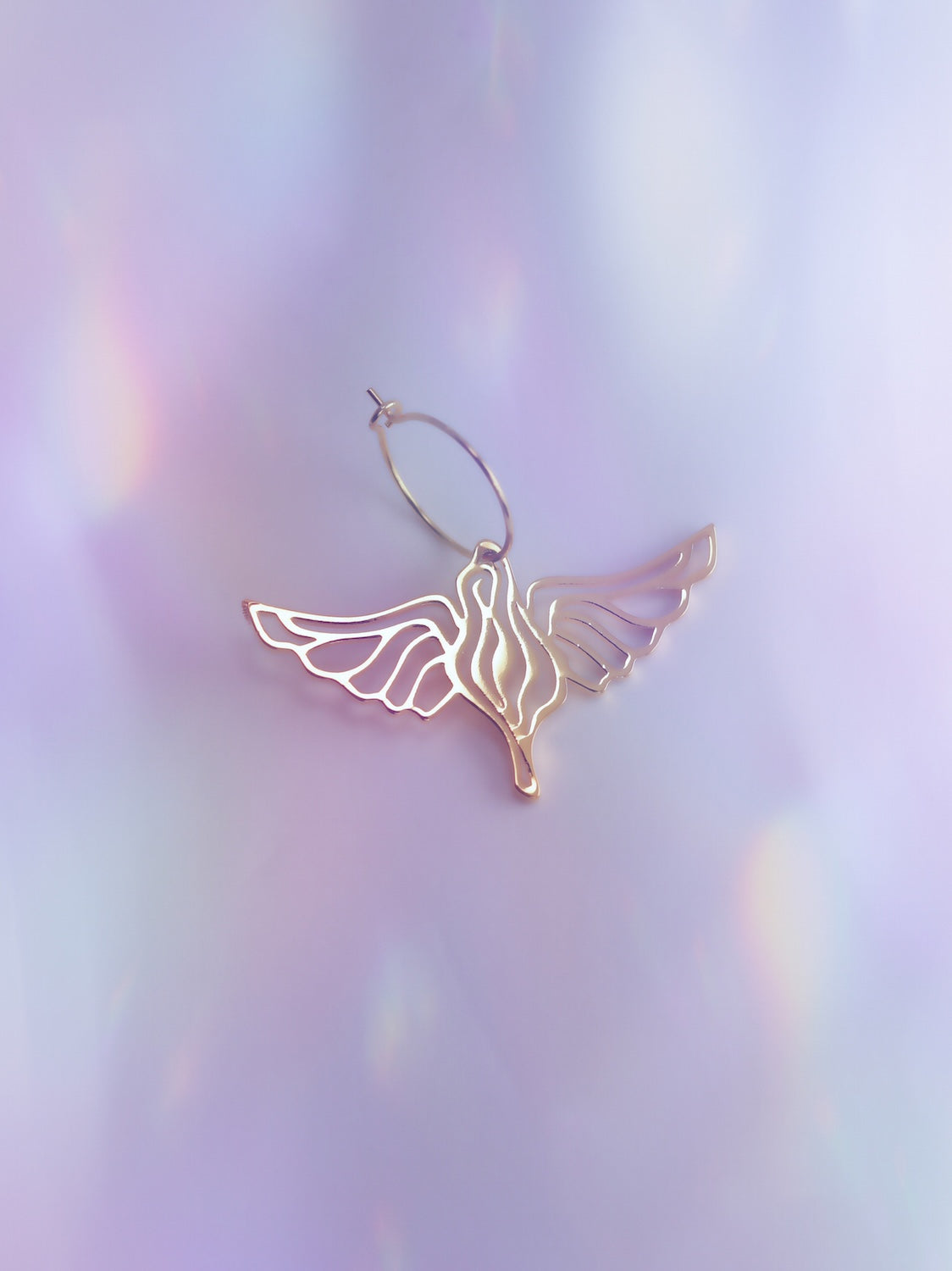 VULVA with wings – the new version of the OG mini ear dangle! Single earring (2.5 cm), non-allergenic galvanized brass with a surgical steel loop. Made in Italy.